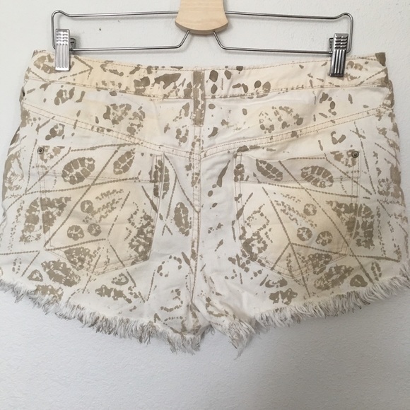 Free People Aztec Print Frayed Shorts Size 31 - Picture 6 of 6
